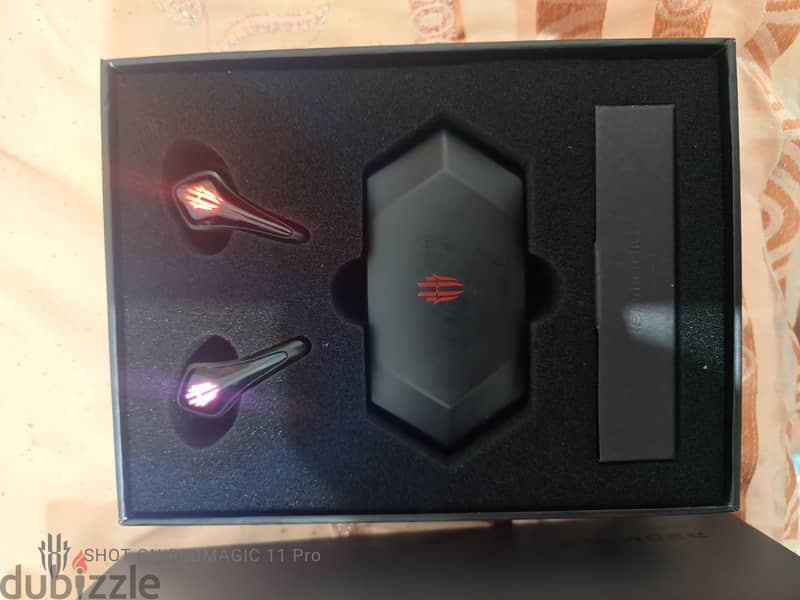 Red Magic 11 pro + Red Magic airbuds 2