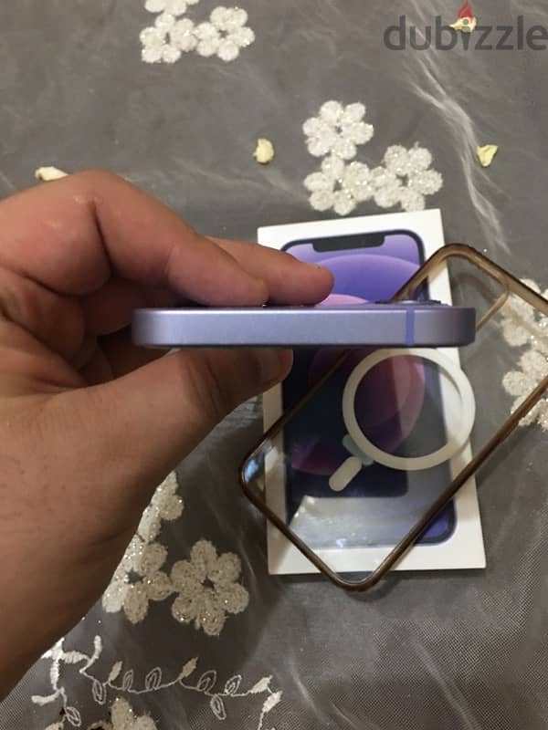 iphone 12-64 like new with box 4