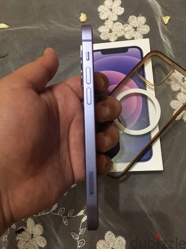 iphone 12-64 like new with box 7