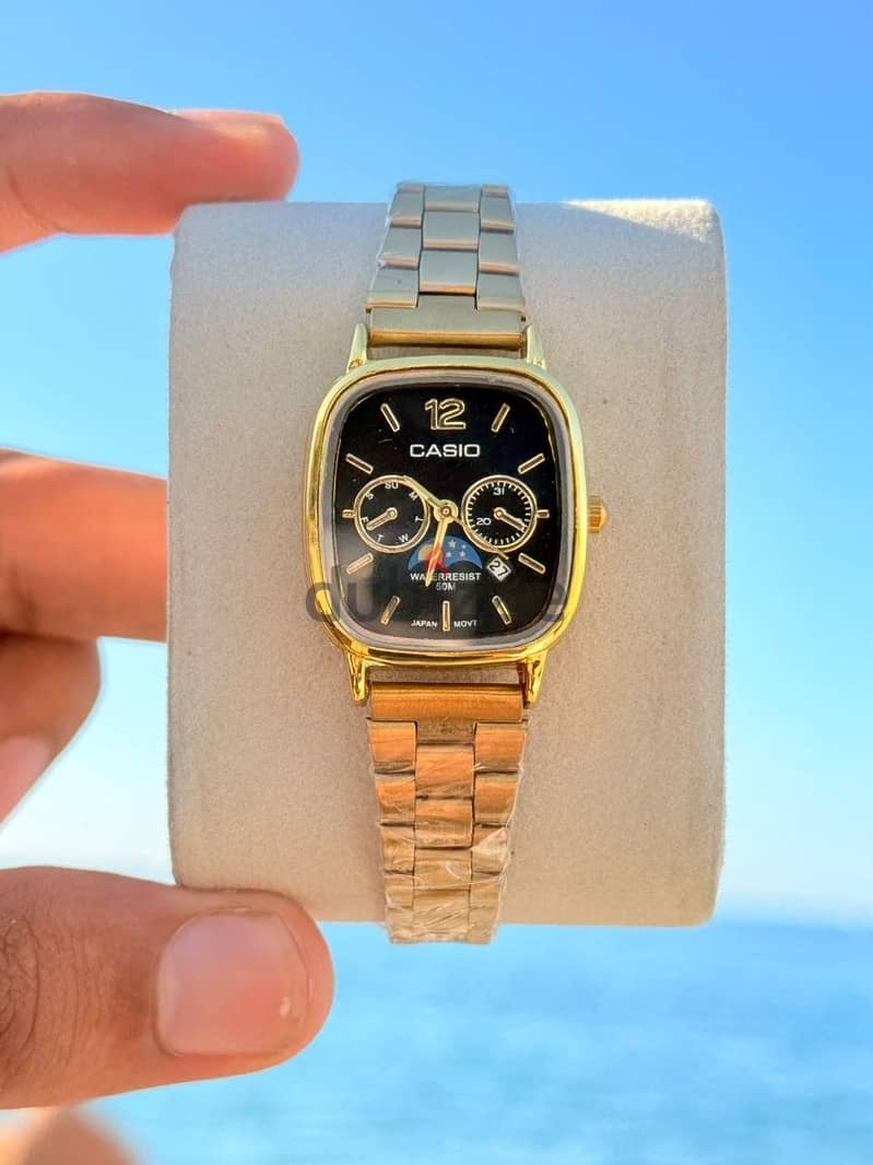 Casio – Gold / Black Dial 1
