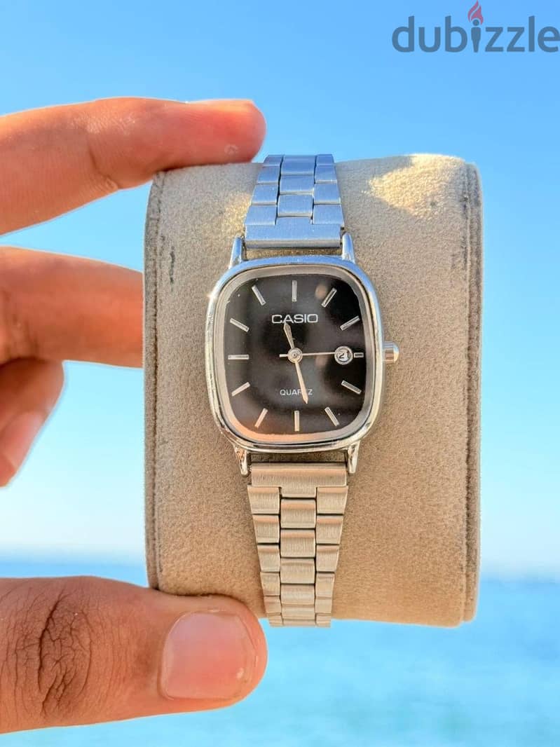 Casio – Gold / Black Dial 2
