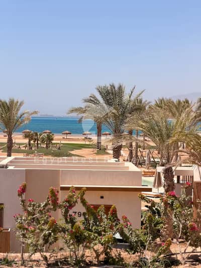 شاليه متشطب على اجمل شاطيء في البحر الاحمر، بإطلالة مفتوحة رائعة على أجمل فيو، بدون مقدم و بخصم خاص لفترة محدودة