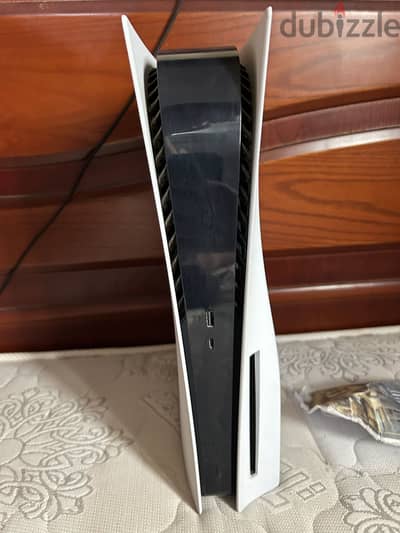 للبيع ps5 وارد الخليج مع دراعين