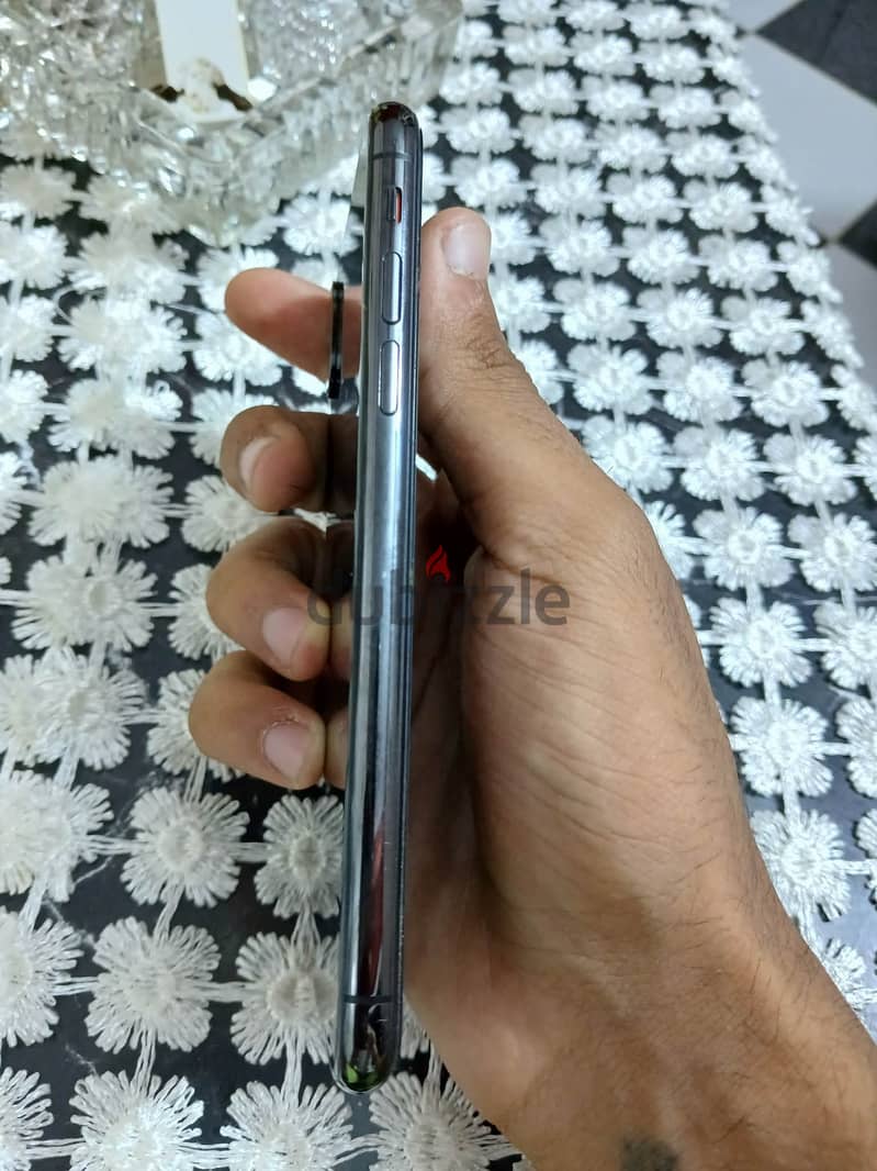 Apple - iPhone X 4