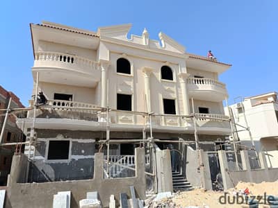 Apartment 167m² in the most prestigious villa district, steps from Terrace Mall and Sadat Road. Installments over 20 months.