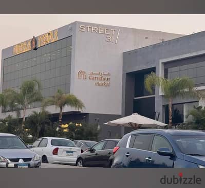 مكتب ادري وطبي للبيع في مول مصر ايطاليا