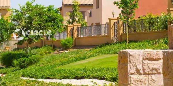 فرصة استثنائية للبيع توين هاوس كورنر فاخر بتجهيزات خارجية خاصة في كمبوند ميفيدا - إعمار (Mivida Emaar)