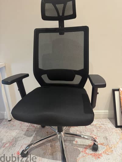 Ergonomic desk chair
