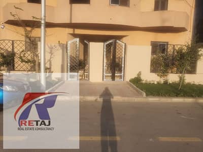 شقة للايجار تشطيب الترا سوبر لوكس بالياسمين 8 -التجمع الخامس موقع متميز فيو مفتوح بالقرب من جميع الخدمات امن وحراسه
