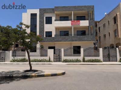 شقه في فيلا  فيو جاردن انا المالك مباشرة 230م قسط سنتين دقيقتين من بازوكة وشيل اوت 5 دقائق من مدينتي ونادي هليوبوليس بمقدم 50%