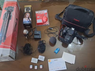كاميرا كانون 700D للبيع، استعمال نضيف جدا، بجميع مشتملاتها