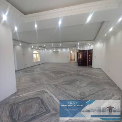 Apartment for rent in the Al-Banafseg Villas area, featuring a kitchen and air conditioning. The unit includes an elevator and boasts ultra-super-lux