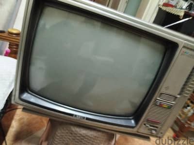 تلفزيون crt من ماركة NEC بحالة جيدة تم تخفيض السعر لسرعة البيع