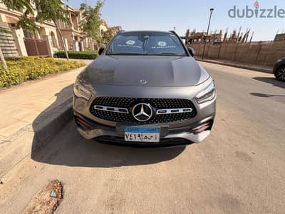 Mercedes-Benz GLA 200 AMG red addition
