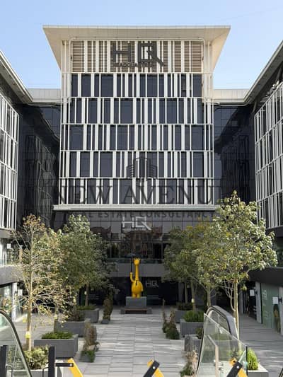 محل للايجار في مول اتش كيو علي التسعين الشمالي مباشرة Mall HQ