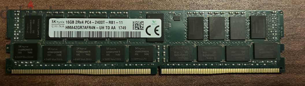This module is an SK Hynix 16 GB DDR4-2400 ECC server RAM