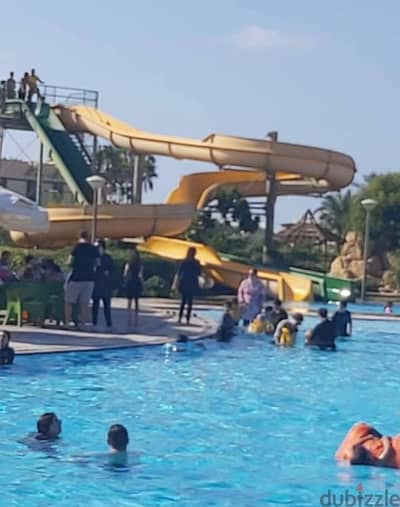 شاليه للايجار في قرية مينا 4 على حمام السباحة