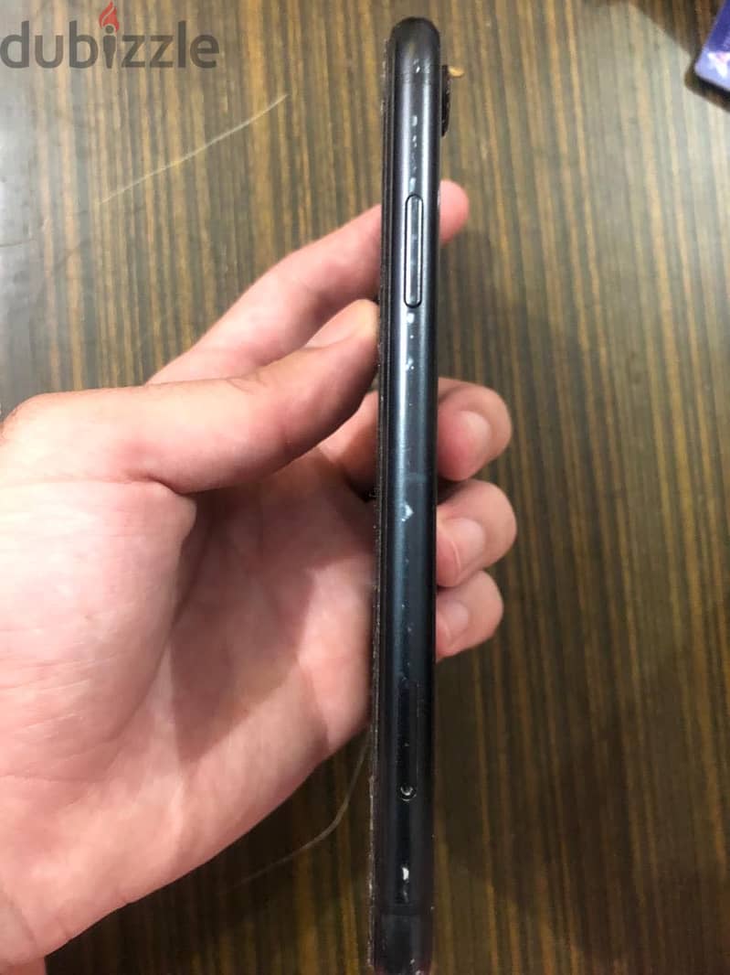 Apple - iPhone XR 4
