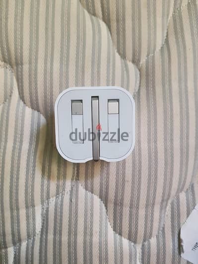 رأس شاحن أبل الأصلي 20W USB-C