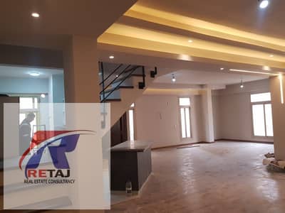 Duplex for rent with kitchen, prime location in the Fifth Settlement villas, 5th District, 5 minutes from Akhnaton and 5 minutes from 90th Street.