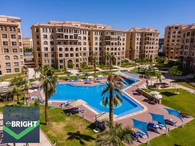 شقة للبيع بتشطيب فاخر وتكييفات أمام AUC كمبوند 90 افينيو