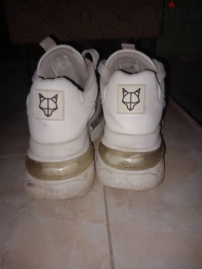 كوتشي Naked Wolfe​المقاس: 44 EUR / 9.5 US (طول القدم 27 سم