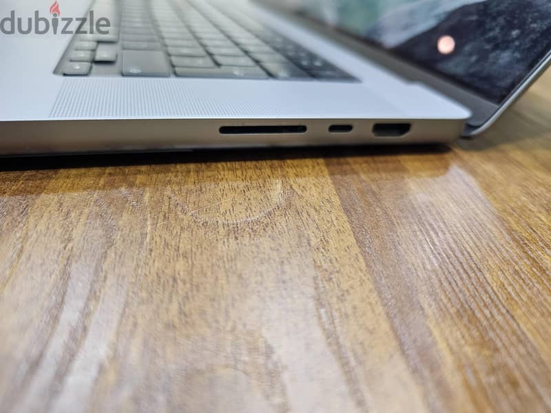 Macbook Pro M1 pro 16 inch 1 tera ssd عرض 2