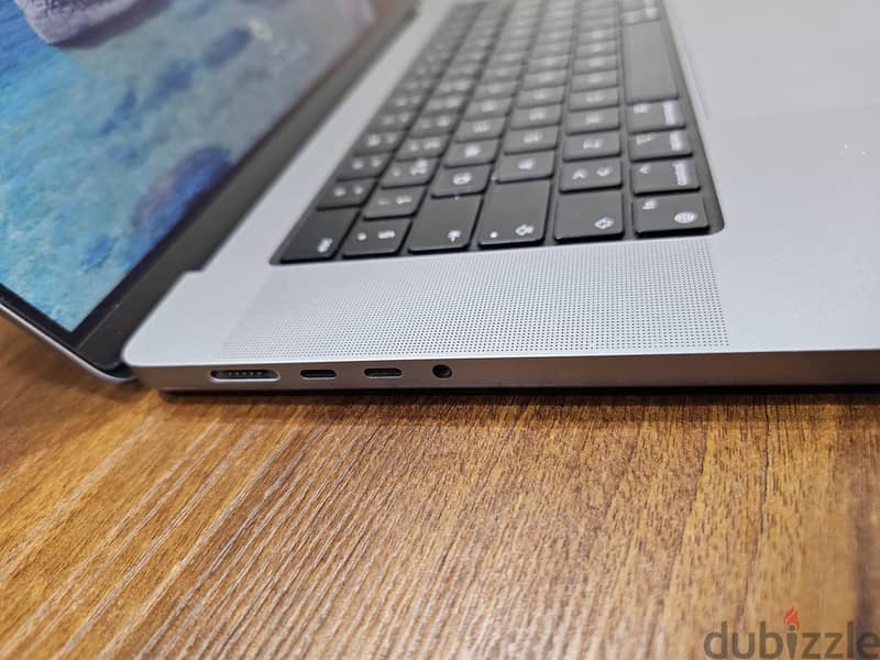 Macbook Pro M1 pro 16 inch 1 tera ssd عرض 3