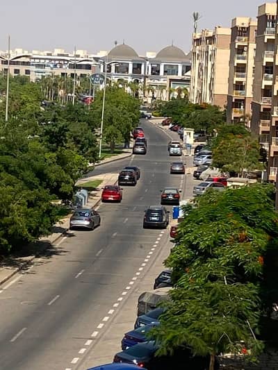 For sale in Madinaty, an apartment of 116 square meters in b11, very distinctive location just steps away from ALL Seasons Park, services in b11