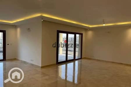 Apartment with private garden, luxurious finishing, and a view of the pyramids, opposite New Giza in Pyramids Heights, near Hyper One, Sheikh Zayed.