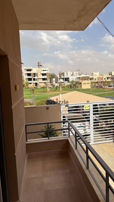شقة للايجار في كمبوند غرب الجولف - أمام بوابة القطامية هايتس