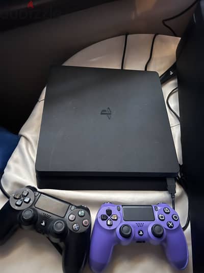 Playstation 4 slim 1 tb used like new
