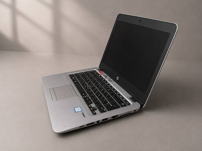 HP EliteBook 820 G3 2