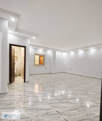 Unfurnished 275 sq m apartment for rent, suitable for residential or commercial use, in Andalus 1, Fifth Settlement, near main roads.
