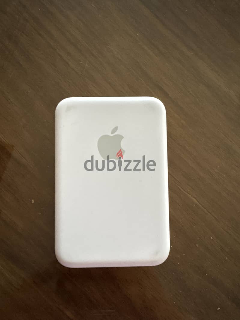 Apple MagSafe battery pack (original) 1
