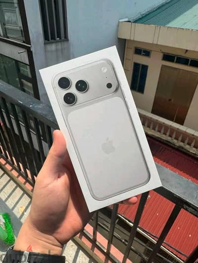 آبل - آيفون 17 برو ماكس