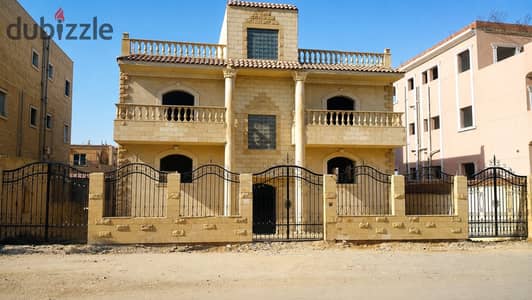 فيلا مميزة على ربوة مرتفعة في كمبود الياسمين الشيخ زايد – 700م مباني على أرض 504م | دوبلكسين + شقة + روف