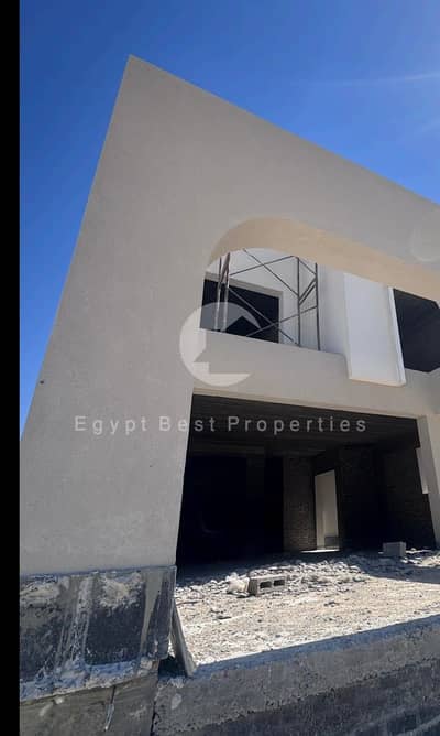 شقة 3 غرف نوم بحديقة في *High Community* في رأس الحكمة بسعر مميز بإطلالة على البحر واللاجون وبالتقسيط حتى 8 سنوات.