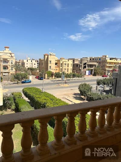 شقه مميزة للايجار في السياحية امام مول العرب