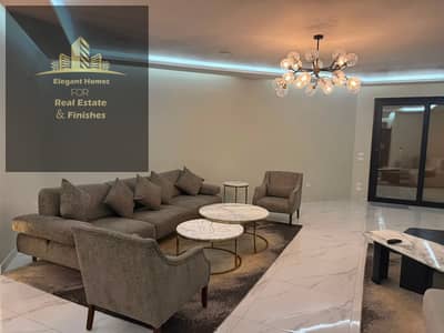 شقة أرضي بجاردن للإيجار في ميدتاون – أمام الجامعة الأمريكية | 220م + جاردن 100م