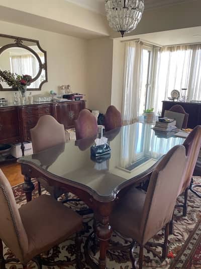 English style full dining room