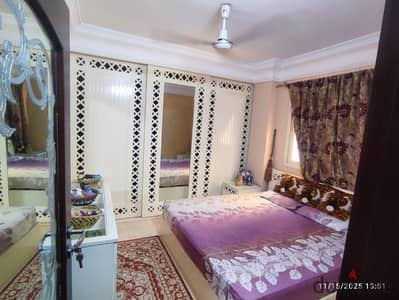Apartment for sale in the branch of Al-Khamseen near the new mall, area 90m, consists of 2 rooms - bathroom - reception - kitchen - floor 8, there is an elevator, finishing