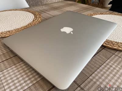 بنصف سعره حالتة زيرو Apple Macbook Air  شغال كويس جدا