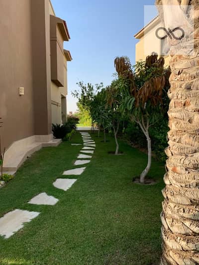 فيلا مستقلة للبيع في Palm Hills Katameya 1  - مساحة الأرض: 777 متر - مساحة المباني: 416 متر - إمكانية عمل بنتهاوس إضافي: لتصل مساحة المباني إلى 470 مت