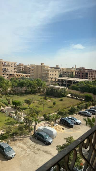 شقه للبيع في السياحيه السادسه