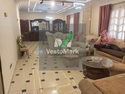 شقة 165م بجاردن للبيع في الثمنينيات – مدينة العبور | 3 غرف + 2 حمام + ريسبشن 3 قطع + مطبخ | مسجلة وخالصة وبعدادات غاز ومياه وكهرباء