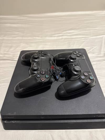 PlayStation 4 slim 500gb, دراعين اصليين