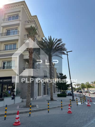 Apartment for rent in Mivida Compound, Fifth Settlement; ultra-super-lux finish, including air conditioning and a fully equipped kitchen.