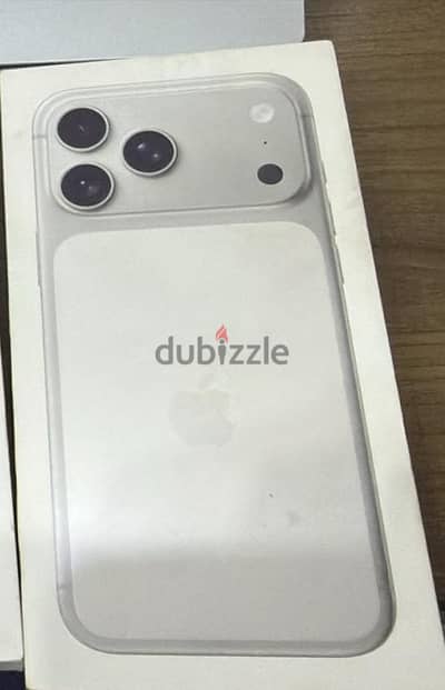 آبل - آيفون 17 برو ماكس