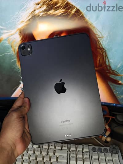 Ipad Pro 11inch  m4.256g WiFi+ cellular كسر زيرو